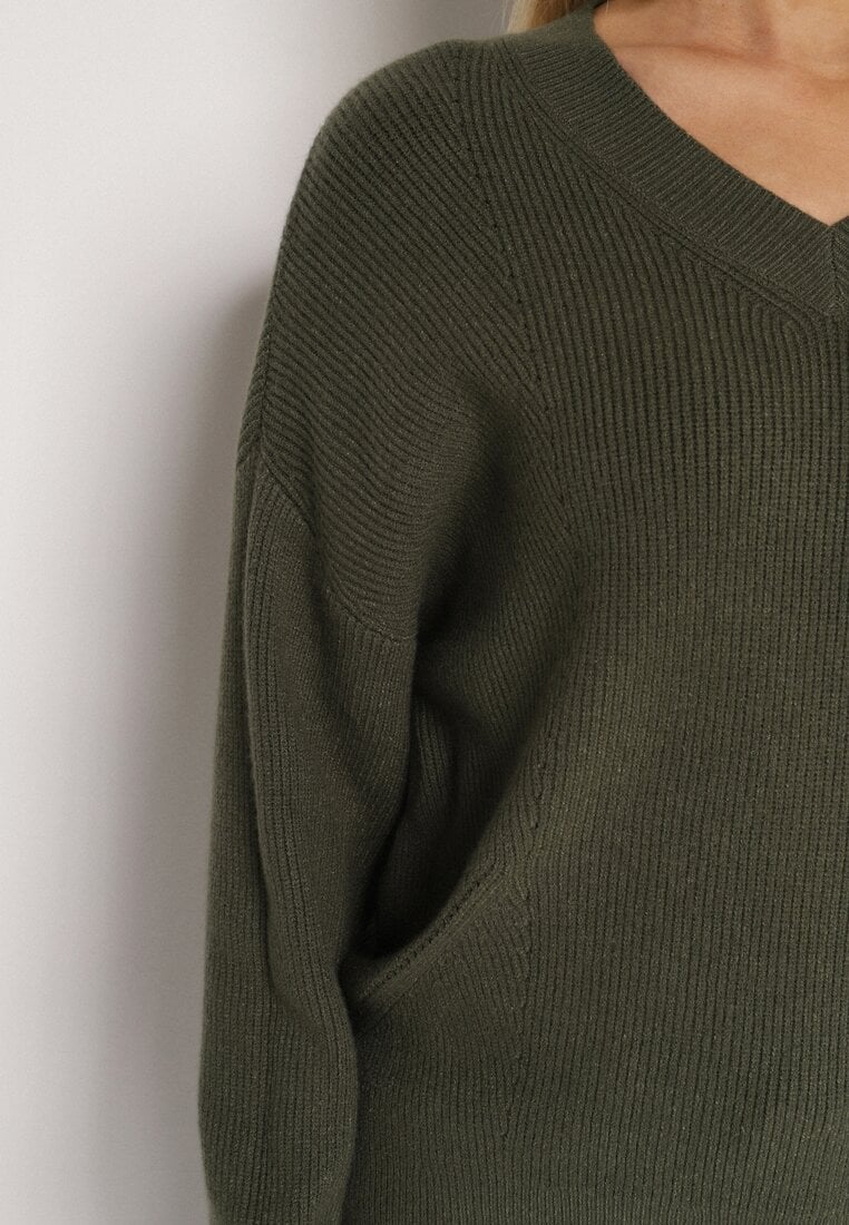 Ciemnozielony Sweter z Domieszką Kaszmiru z Dekoltem w Serek Feralaine