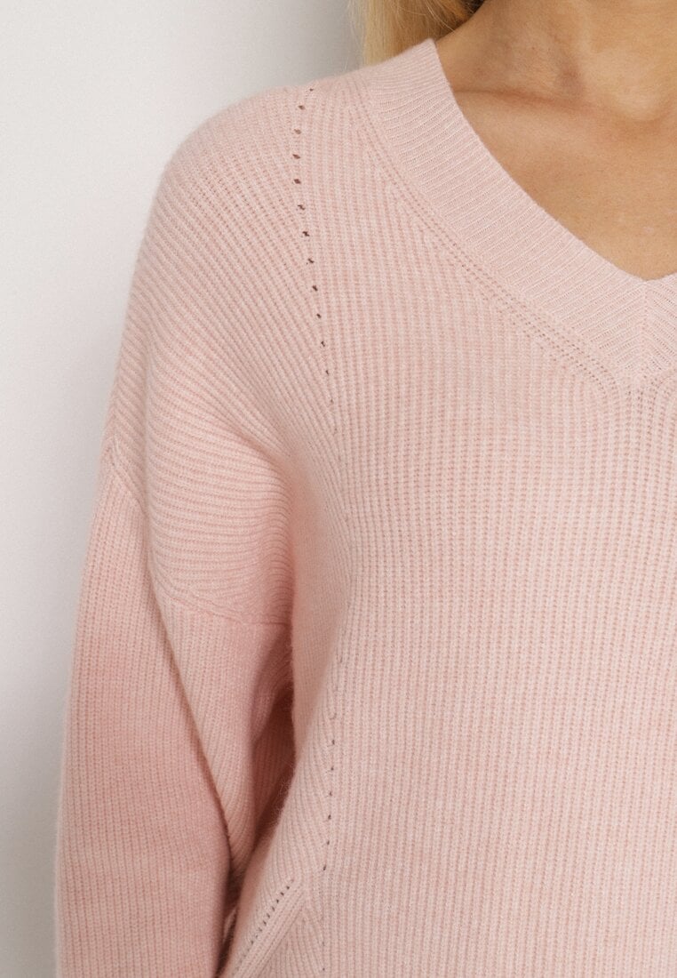 Jasnoróżowy Sweter z Domieszką Kaszmiru z Dekoltem w Serek Feralaine