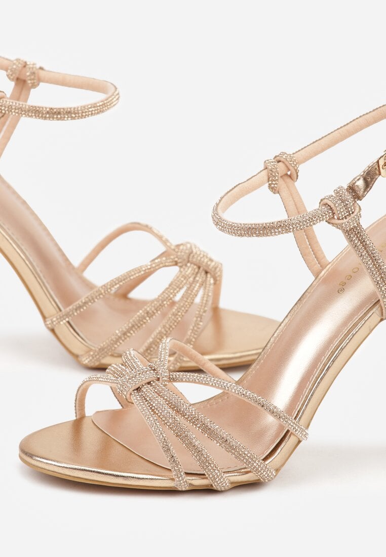 Szampańskie Cyrkoniowe Sandały na Szpilce z Przeplatanymi Paseczkami Mirafera