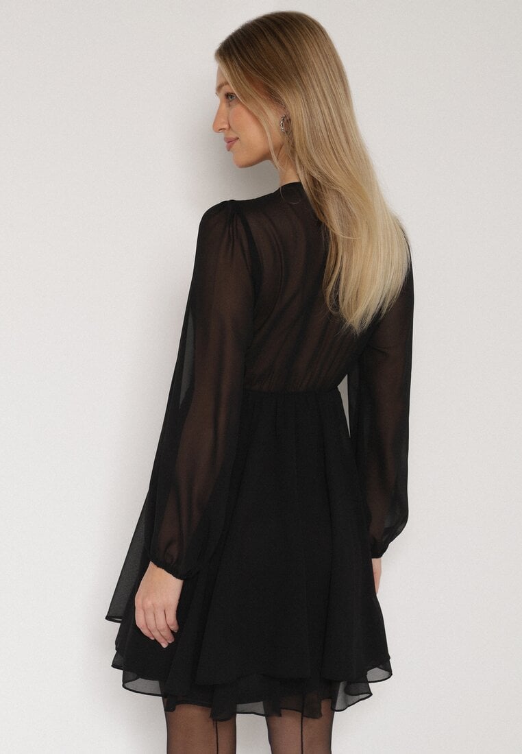 Czarna Rozkloszowana Sukienka z Siateczki z Kopertowym Dekoltem Zenessa