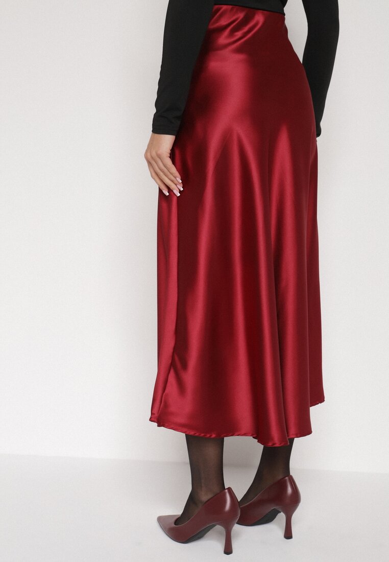 Bordowa Rozkloszowana Midi Spódnica Satynowa Zapinana na Suwak z Gumką w Pasie Williwarne