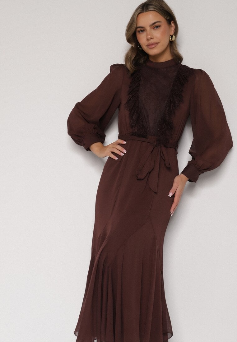 Brązowa Elegancka Sukienka z Bufiastymi Rękawami i Koronkowymi Falbankami Sewlina