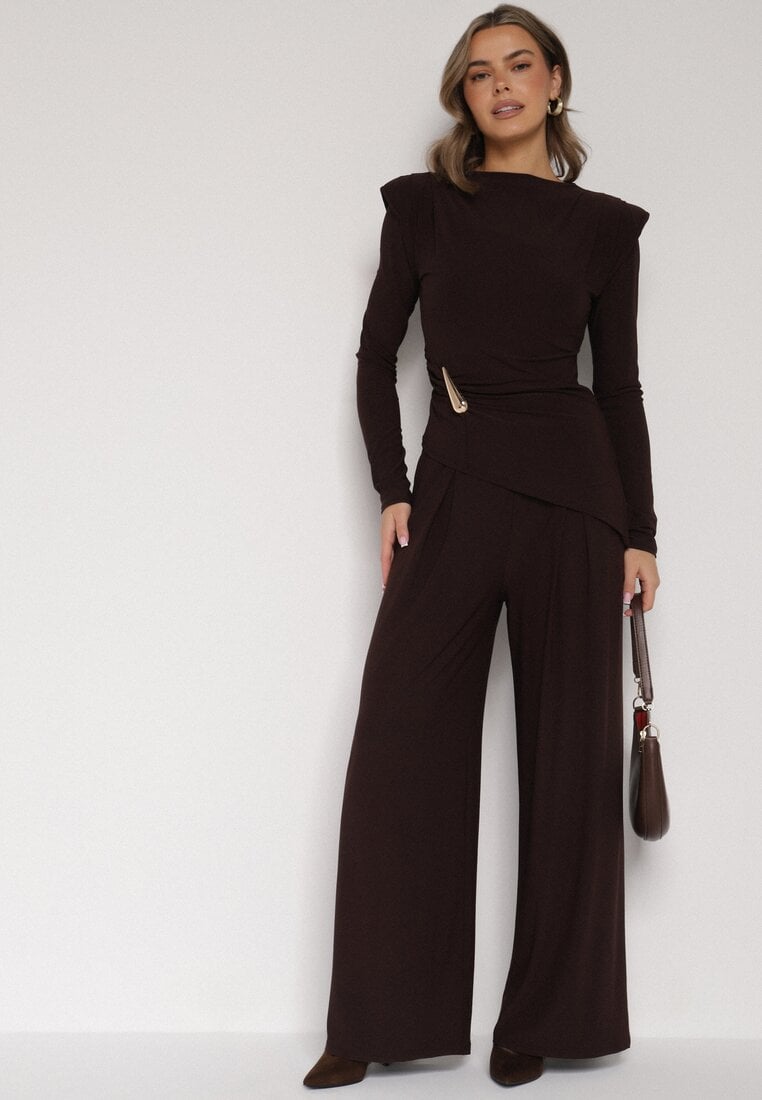 Brązowy Elegancki Komplet Szerokie Spodnie i Bluzka z Usztywnianymi Ramionami Sewesta