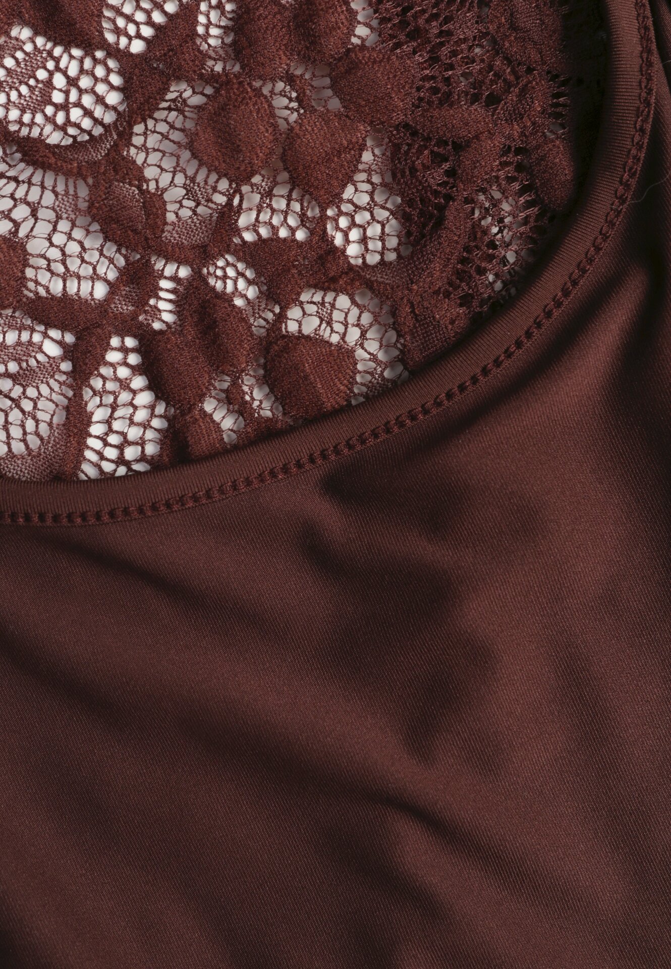 Brązowa Koronkowa Sukienka Taliowana z Odkrytymi Plecami Talifera