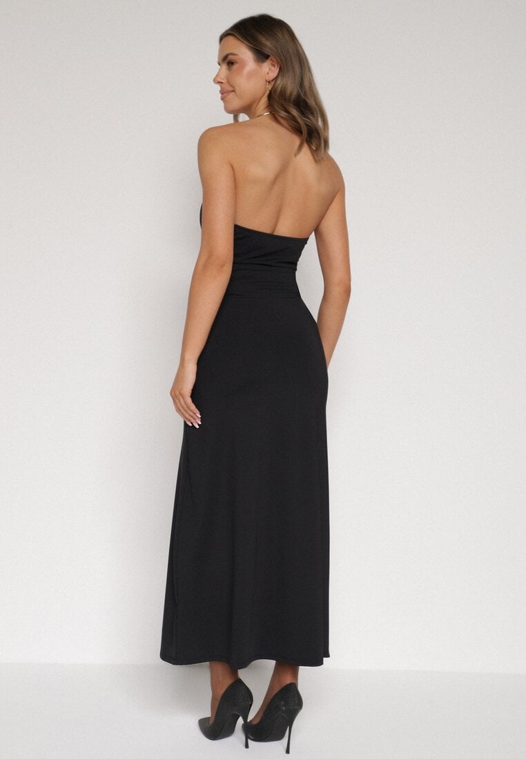 Czarna Sukienka Koktajlowa z Dekoltem Halter i Odkrytymi Plecami Sewrina