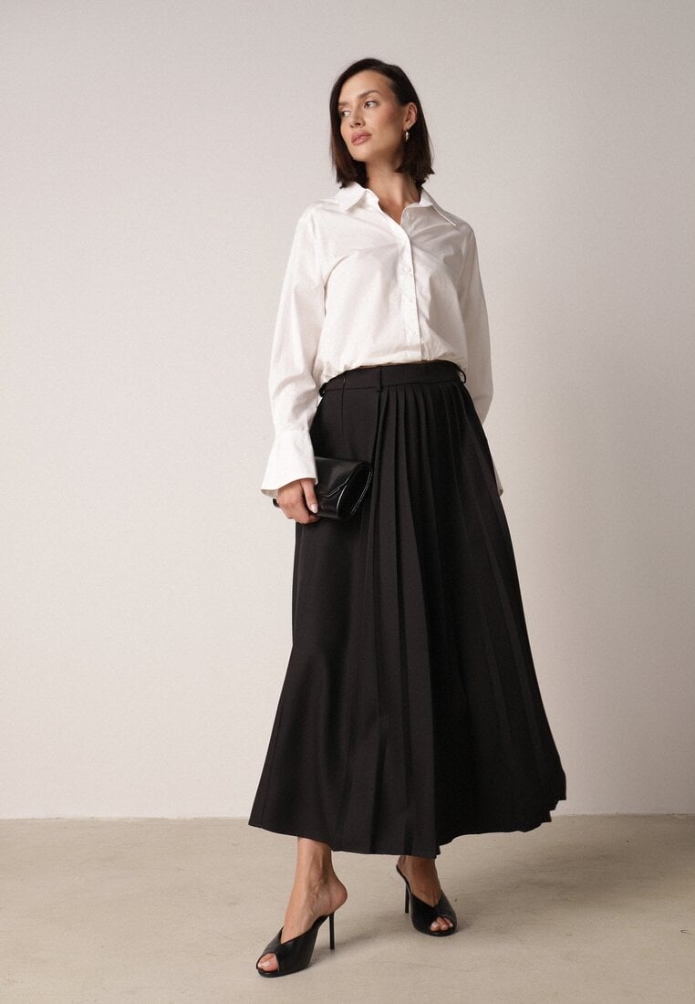 Czarna Wiskozowa Spódnica o Rozkloszowanym Kroju z Paskiem z Klamrą Lawedisa