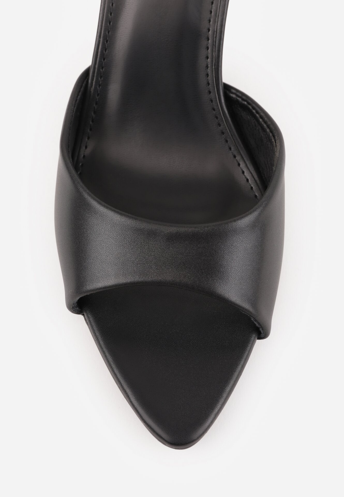 Czarne Klapki na Szpilce z Otwartym Noskiem w Szpic Sewnessa