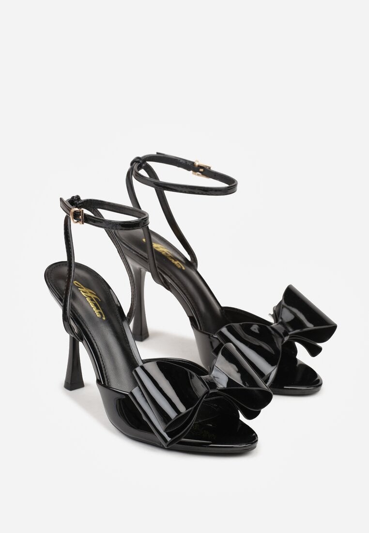 Czarne Sandały Lakierowane Ozdobione Kokardkami Varona
