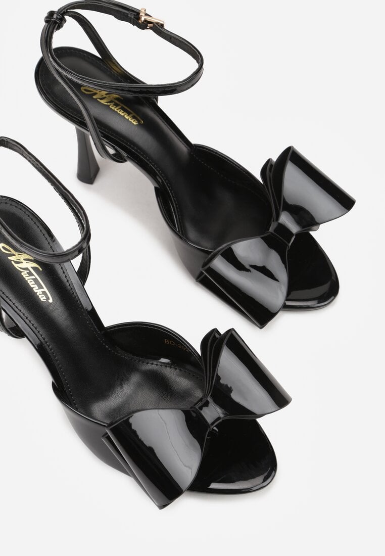 Czarne Sandały Lakierowane Ozdobione Kokardkami Varona