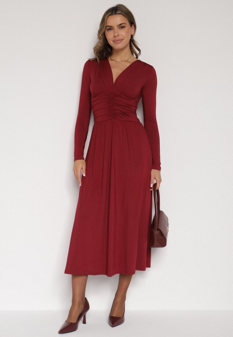 Bordowa Marszczona Sukienka Taliowana z Wiskozą z Dekoltem V i Długim Rękawem Emirie