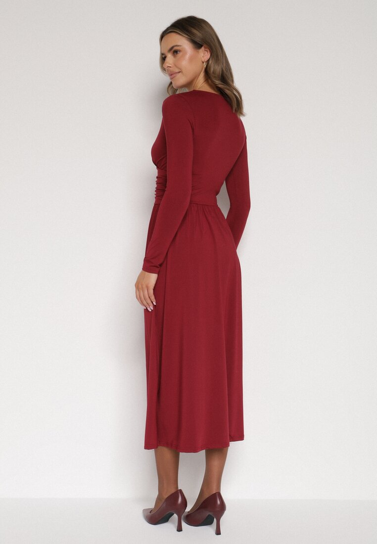 Bordowa Marszczona Sukienka Taliowana z Wiskozą z Dekoltem V i Długim Rękawem Emirie