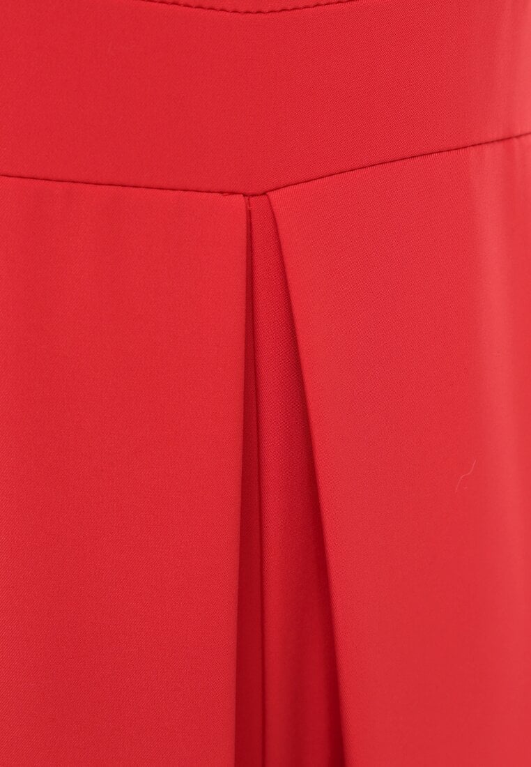 Czerwony Elegancki Kombinezon z Ozdobnymi Zakładkami Zellysha