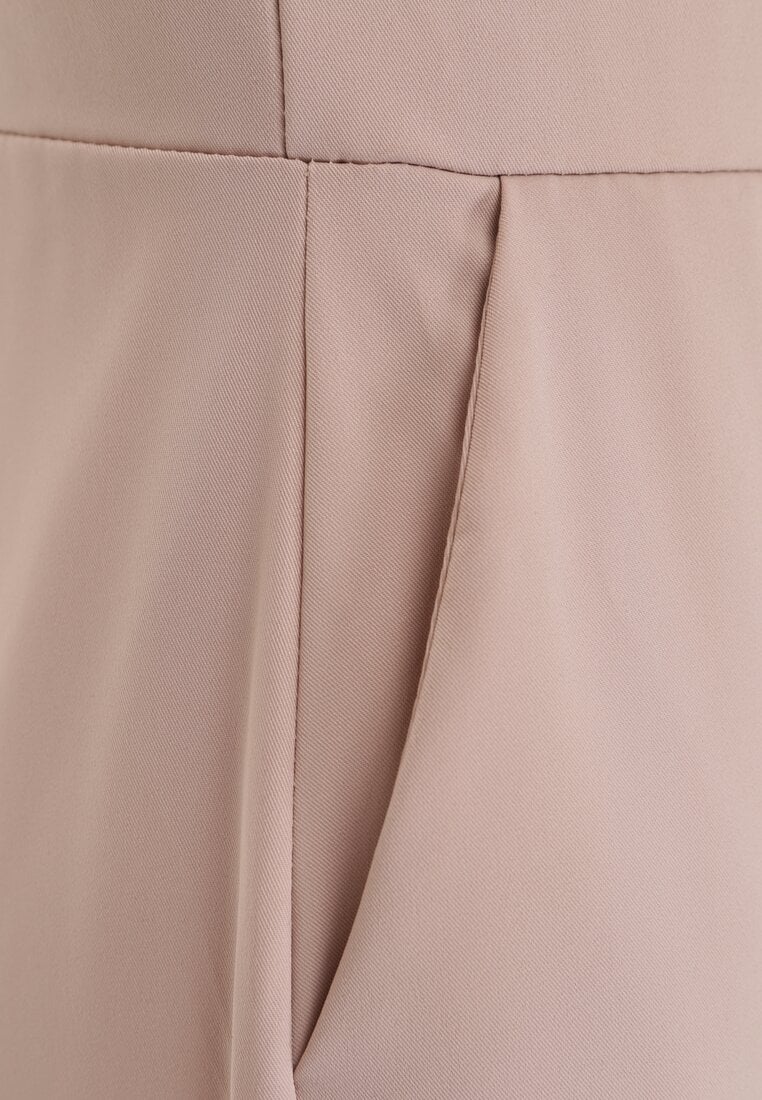 Beżowy Elegancki Kombinezon z Ozdobnymi Zakładkami Zellysha