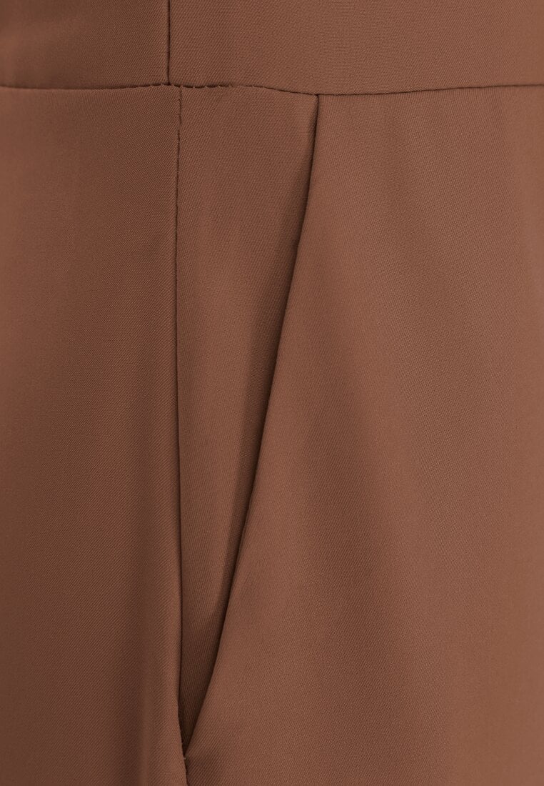 Brązowy Elegancki Kombinezon z Ozdobnymi Zakładkami Zellysha