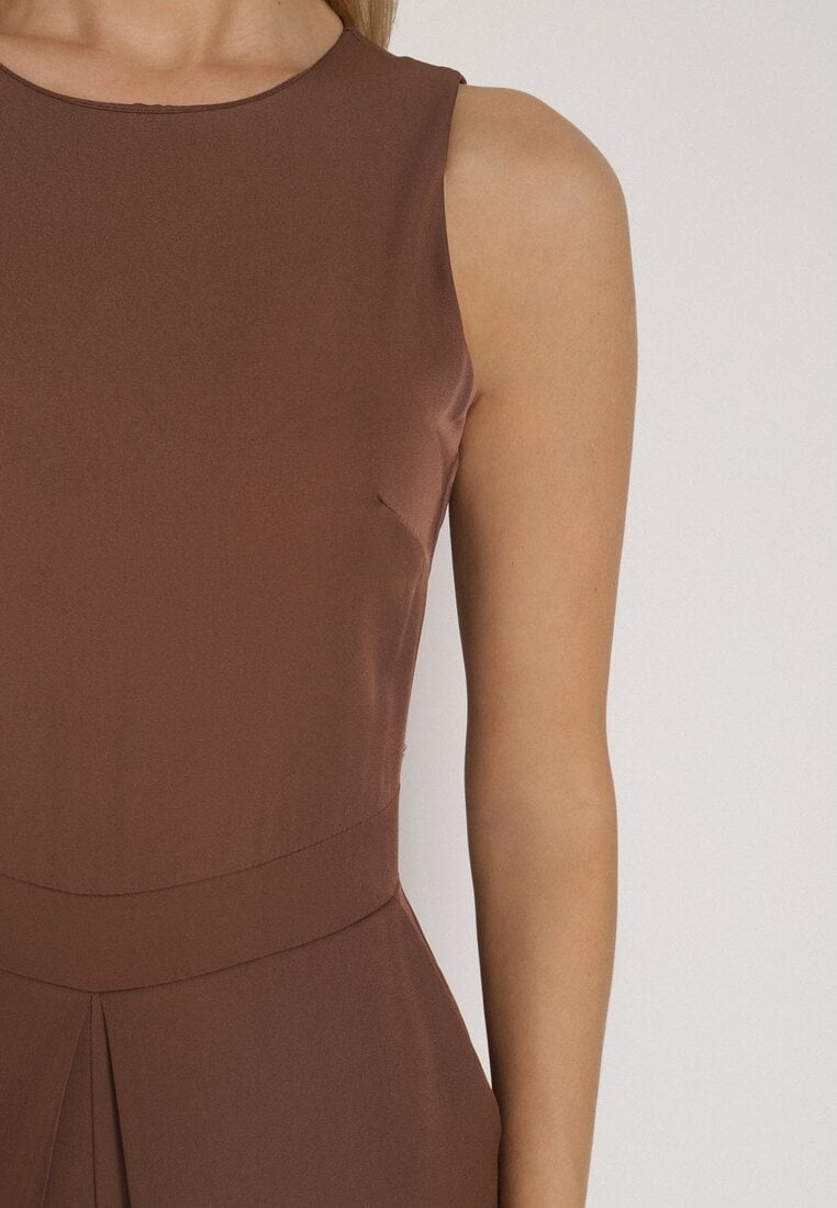 Brązowy Elegancki Kombinezon z Ozdobnymi Zakładkami Zellysha