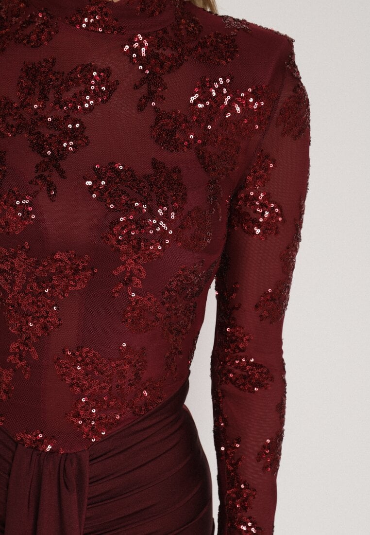 Bordowa Cekinowa Sukienka Wieczorowa z Półgolfem i Trenem Eylnore