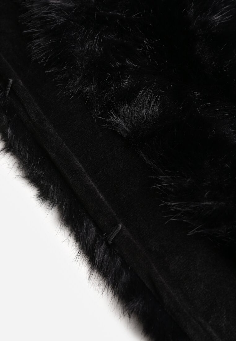 Czarne Ponczo Etola z Futerka w Stylu Szala Cahreva