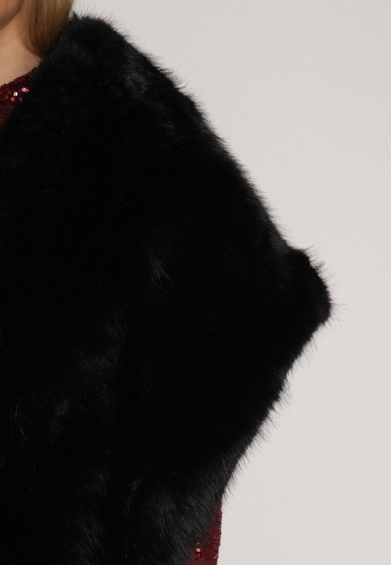 Czarne Ponczo Etola z Futerka w Stylu Szala Cahreva