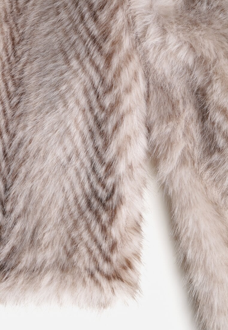 Jasnobeżowy Jednorzędowy Płaszcz Futerko o Klasycznym Kroju Yrelsha