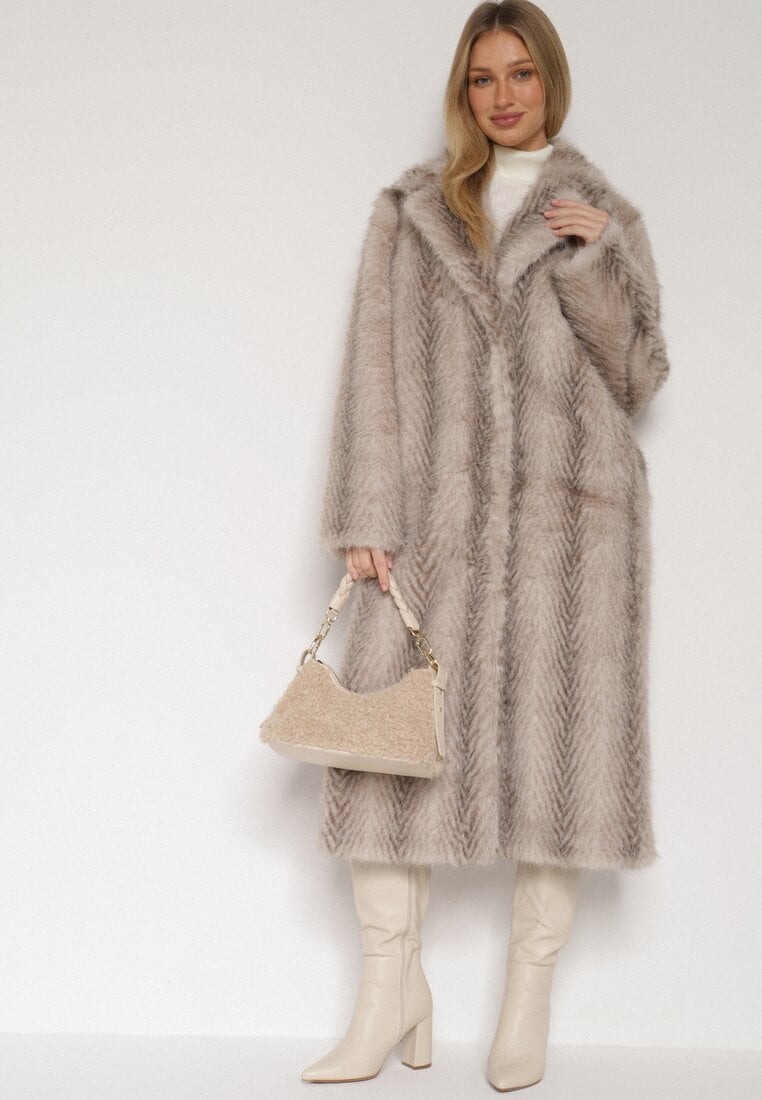 Jasnobeżowy Jednorzędowy Płaszcz Futerko o Klasycznym Kroju Yrelsha