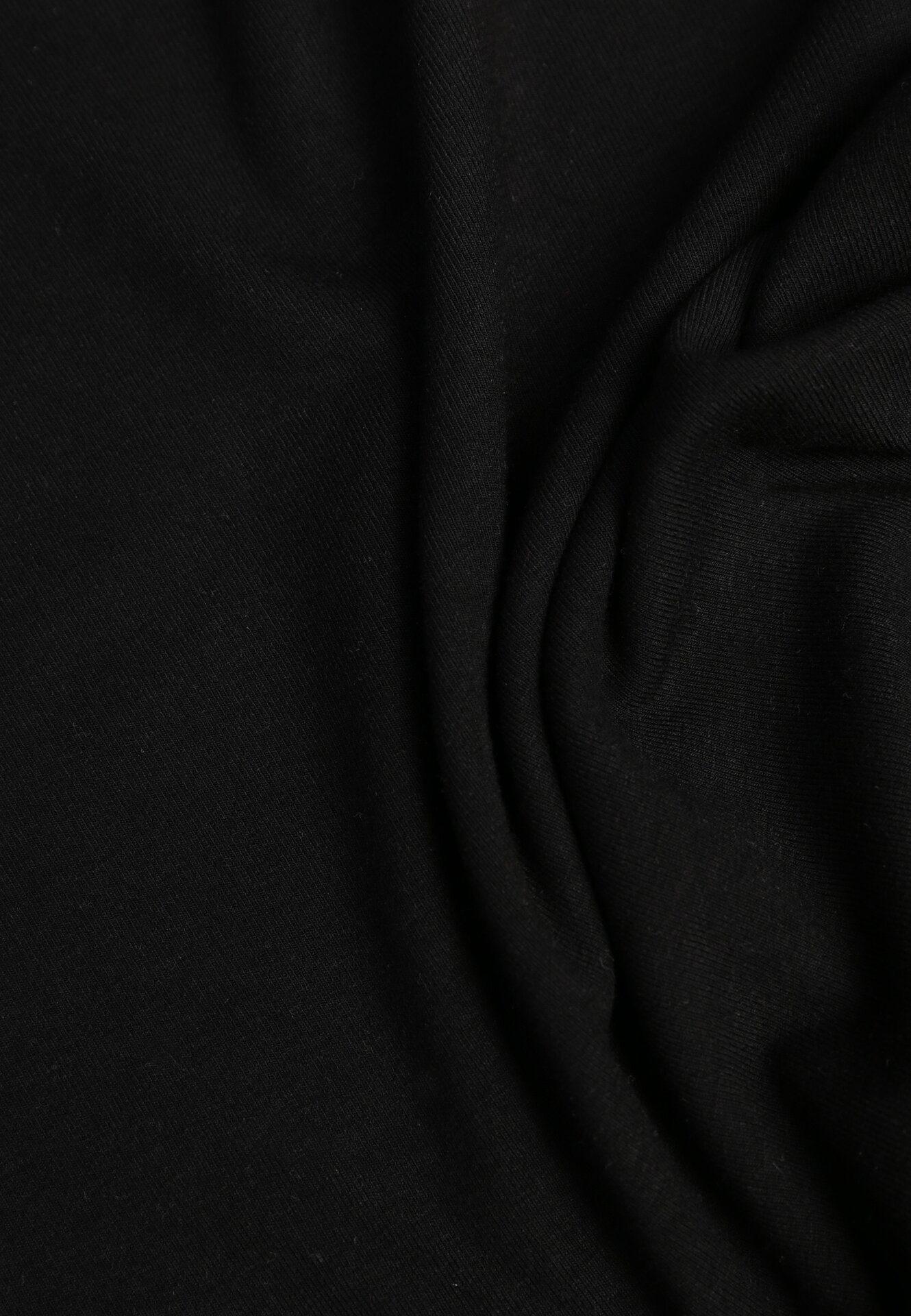 Czarny Wiskozowy T-shirt o Dopasowanym Kroju z Dekoltem w Łódkę Idahphaeia