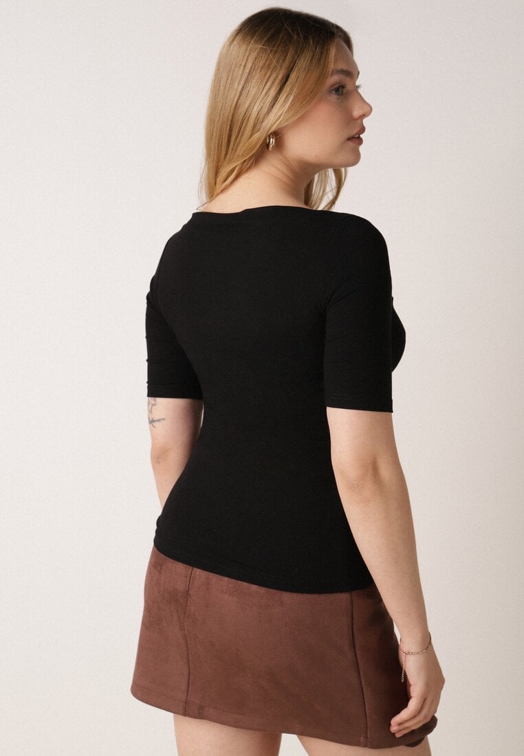 Czarny Wiskozowy T-shirt o Dopasowanym Kroju z Dekoltem w Łódkę Idahphaeia