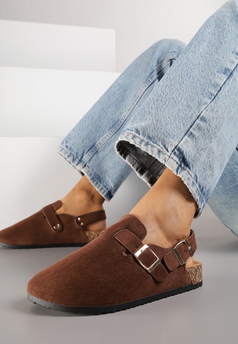 Brązowe Sandały w Stylu Chodaków Ozdobione Klamrami Qyrraya