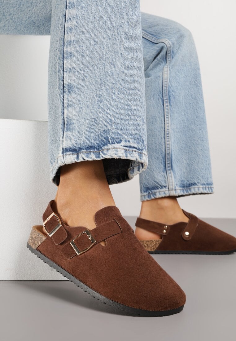 Brązowe Sandały w Stylu Chodaków Ozdobione Klamrami Qyrraya