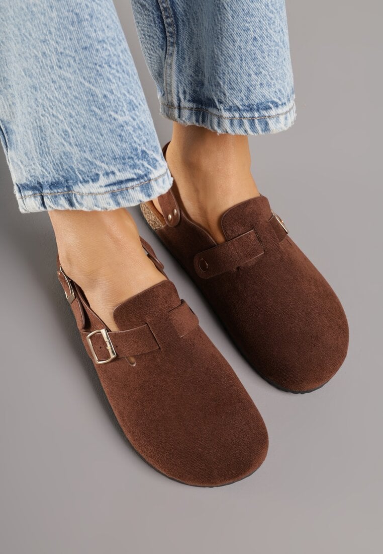 Brązowe Sandały w Stylu Chodaków Ozdobione Klamrami Qyrraya