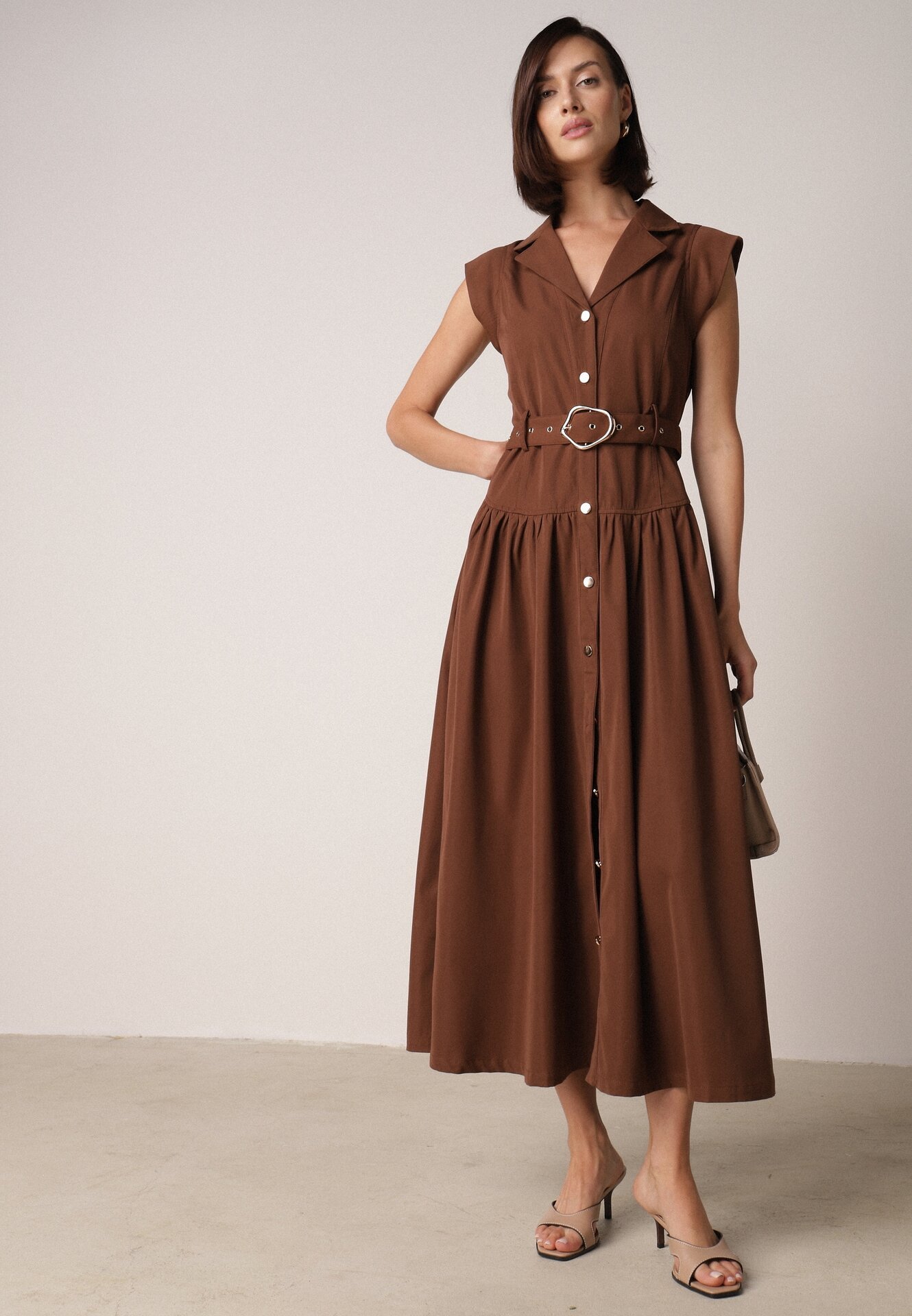 Brązowa Koszulowa Sukienka Bez Rękawów Ozdobiona Paskiem z Klamrą Phalixia