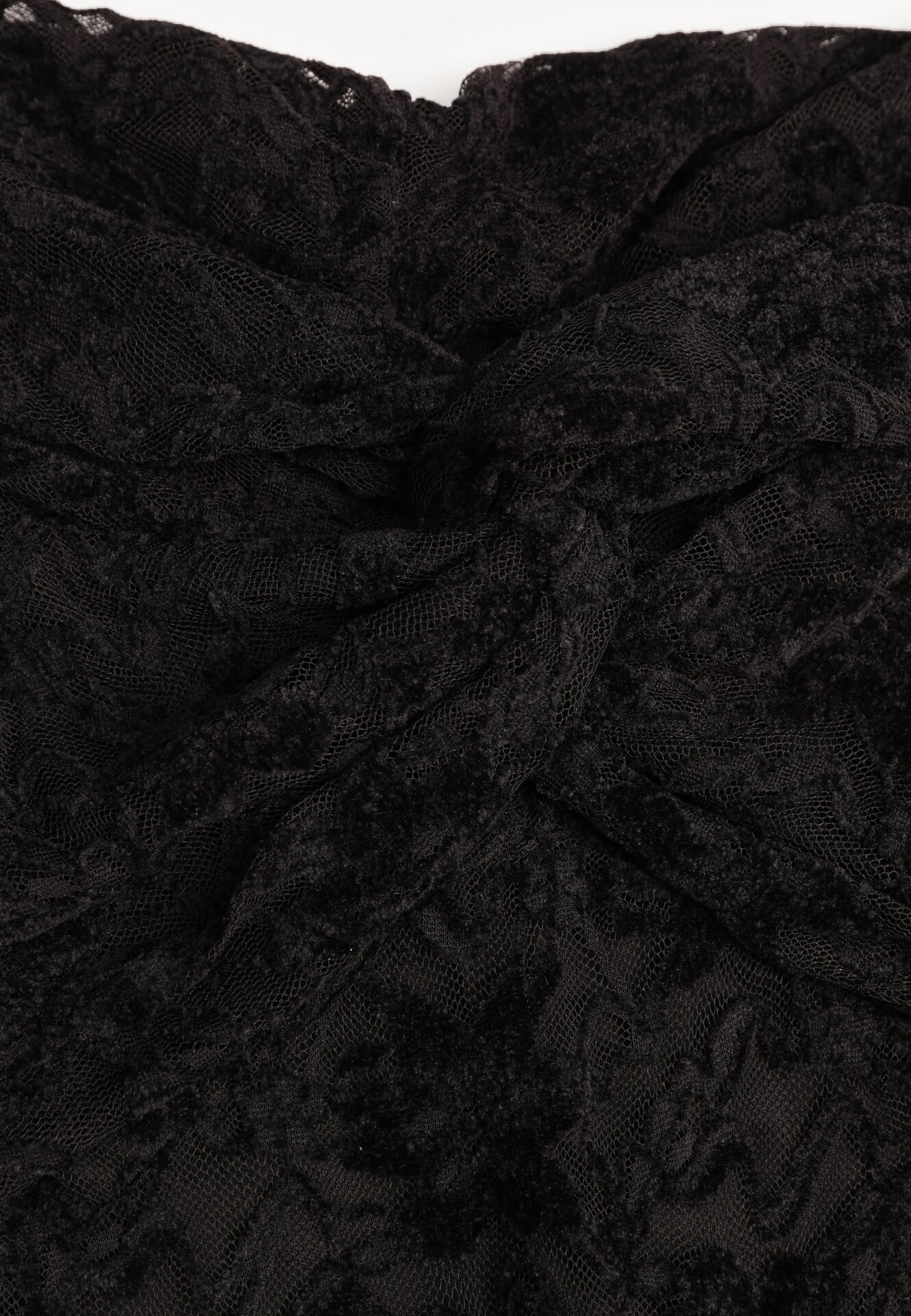 Czarna Dopasowana Sukienka Koronkowa z Odkrytymi Ramionami i Węzłem Serehaneh