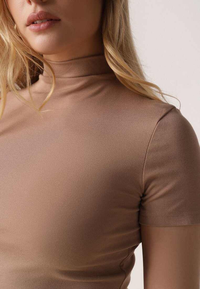 Beżowy Dopasowany T-shirt z Wiskozy z Golfem Isovera