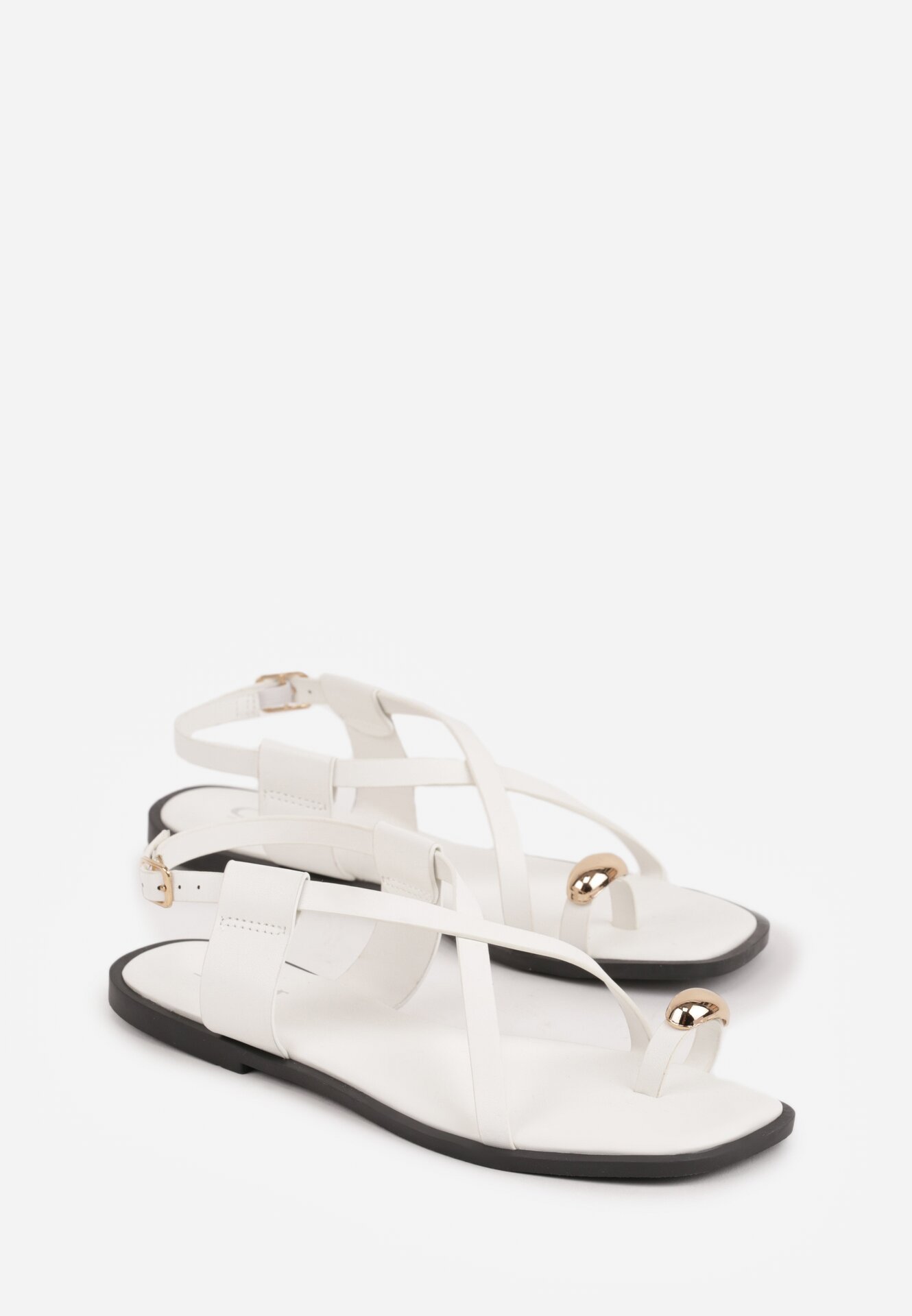 Białe Sandały w Stylu Japonek z Metaliczną Ozdobą Catelin