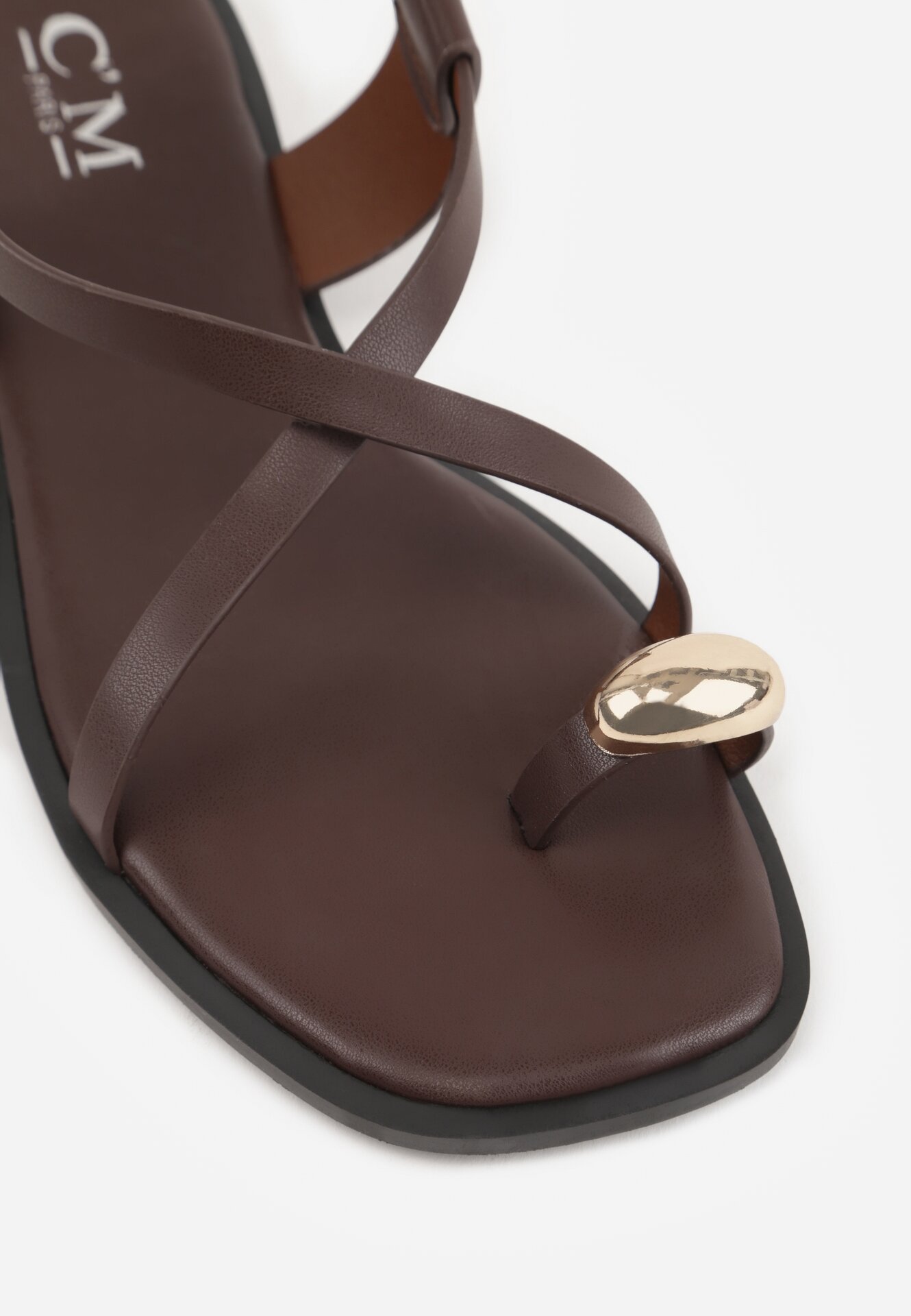 Ciemnobrązowe Sandały w Stylu Japonek z Metaliczną Ozdobą Catelin