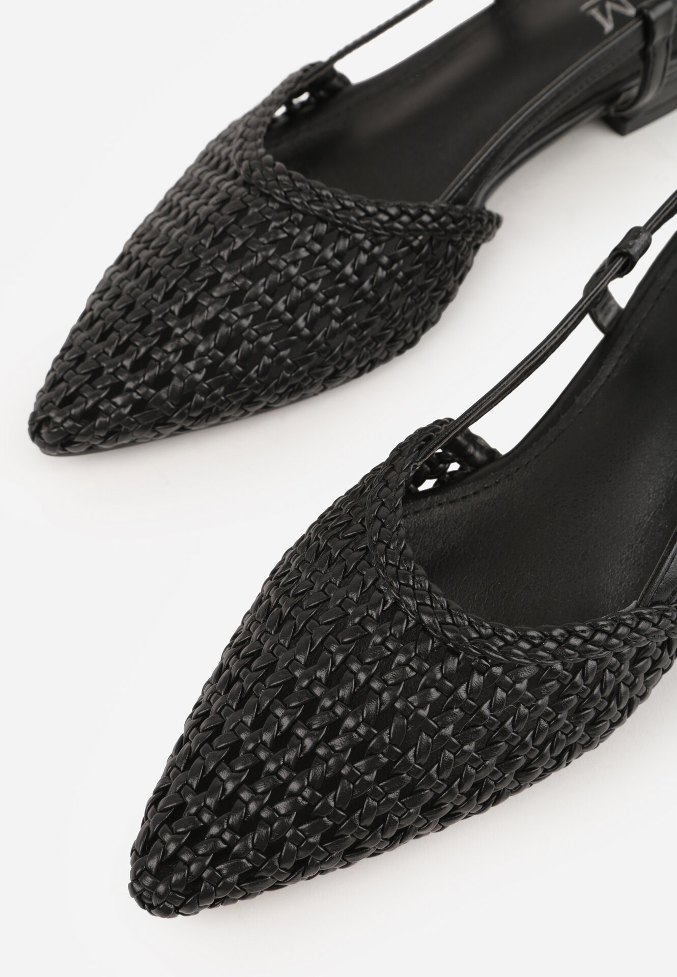 Czarne Sandały Ozdobione Plecionką Melorah