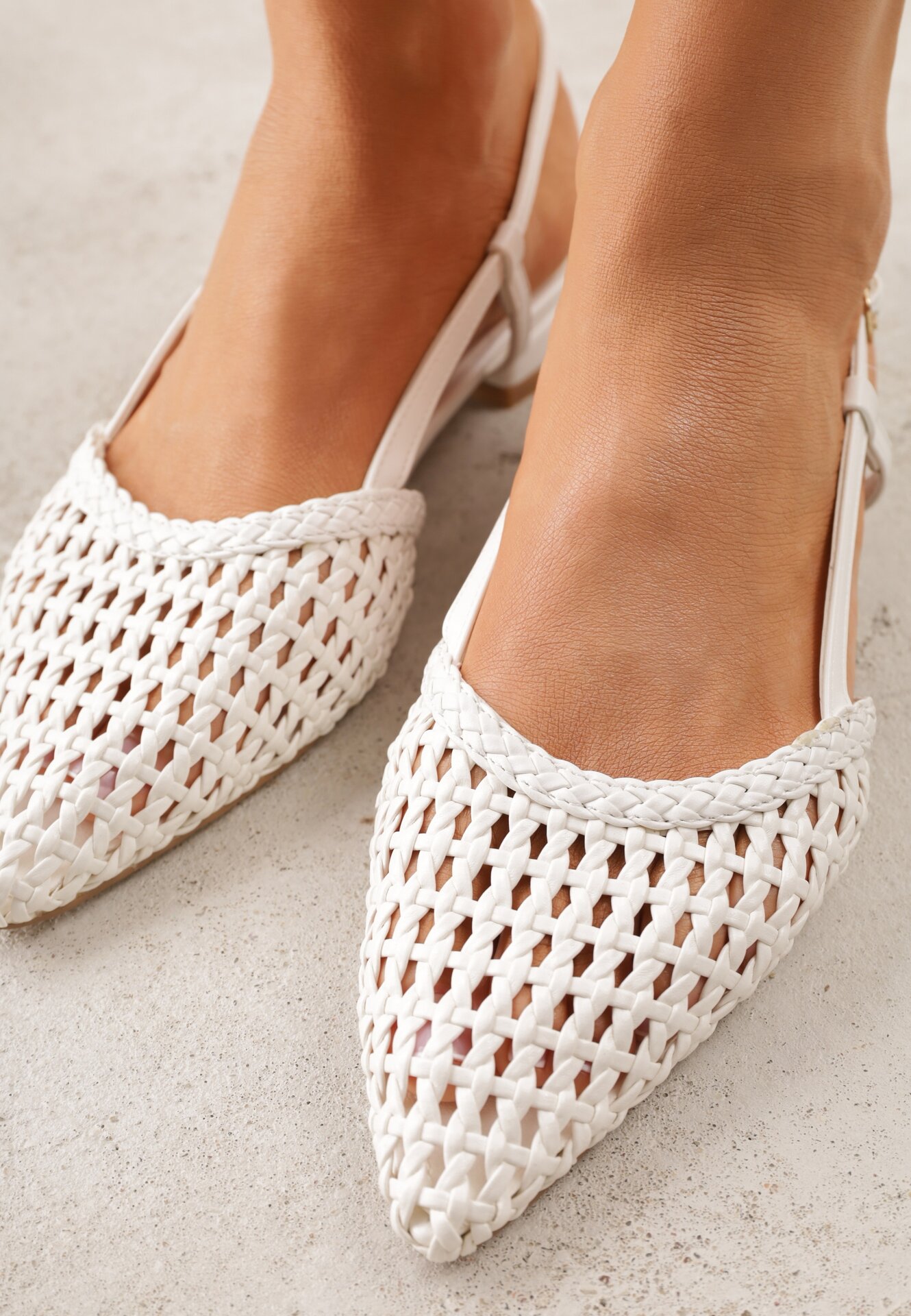 Białe Sandały Ozdobione Plecionką Melorah