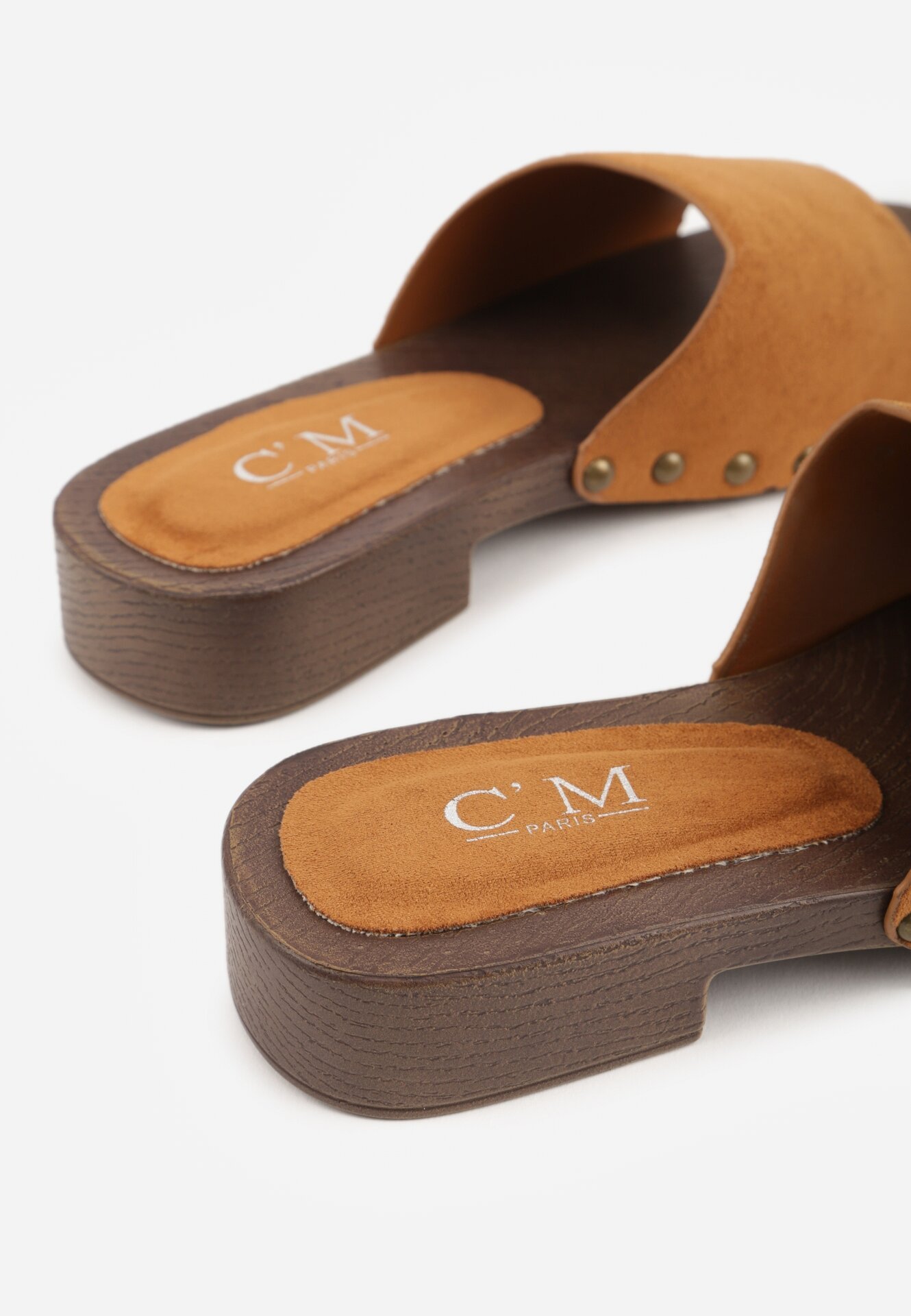 Brązowe Klapki Ozdobione Nitami Jehlone