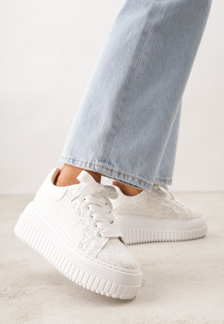 Białe Sneakersy na Grubej Tłoczonej Platformie Ozdobione Brokatem i Koronką Zellysh