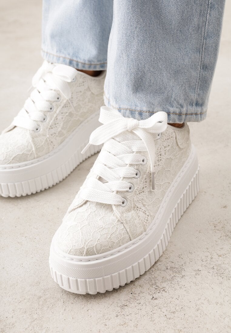 Białe Sneakersy na Grubej Tłoczonej Platformie Ozdobione Brokatem i Koronką Zellysh