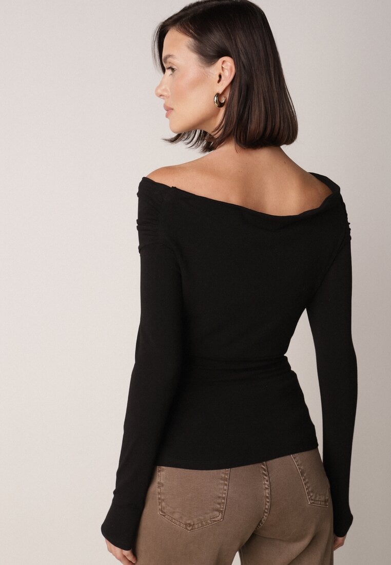 Czarna Bluzka z Bawełną Dekoltem Typu Łódka i Marszczeniem  Typhatos