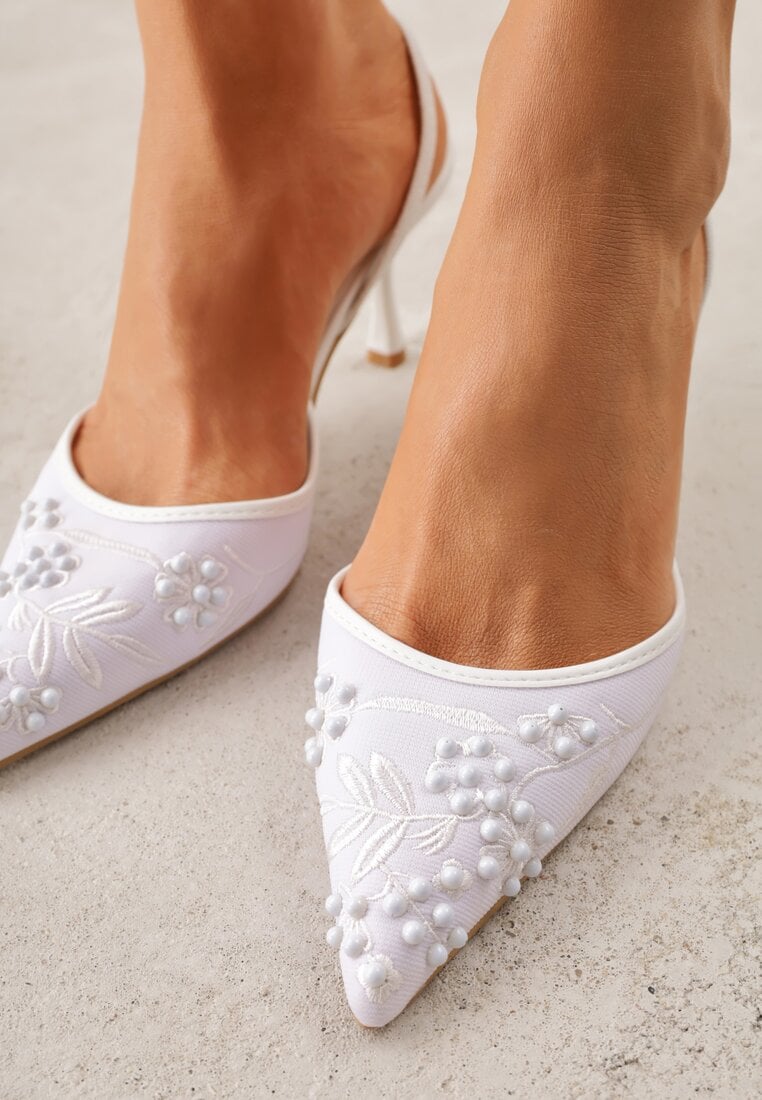 Białe Sandały na Szpilce Ozdobione Koralikami i Haftem Iphorise