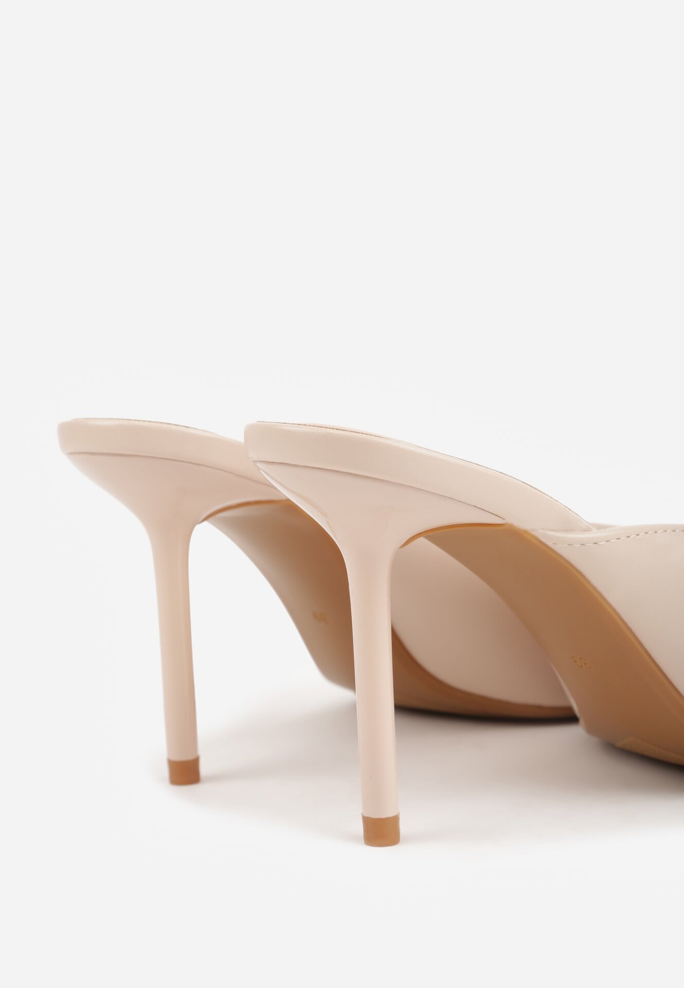 Beżowe Klapki na Szpilce Ozdobione Wyciętą Cholewką Berineli