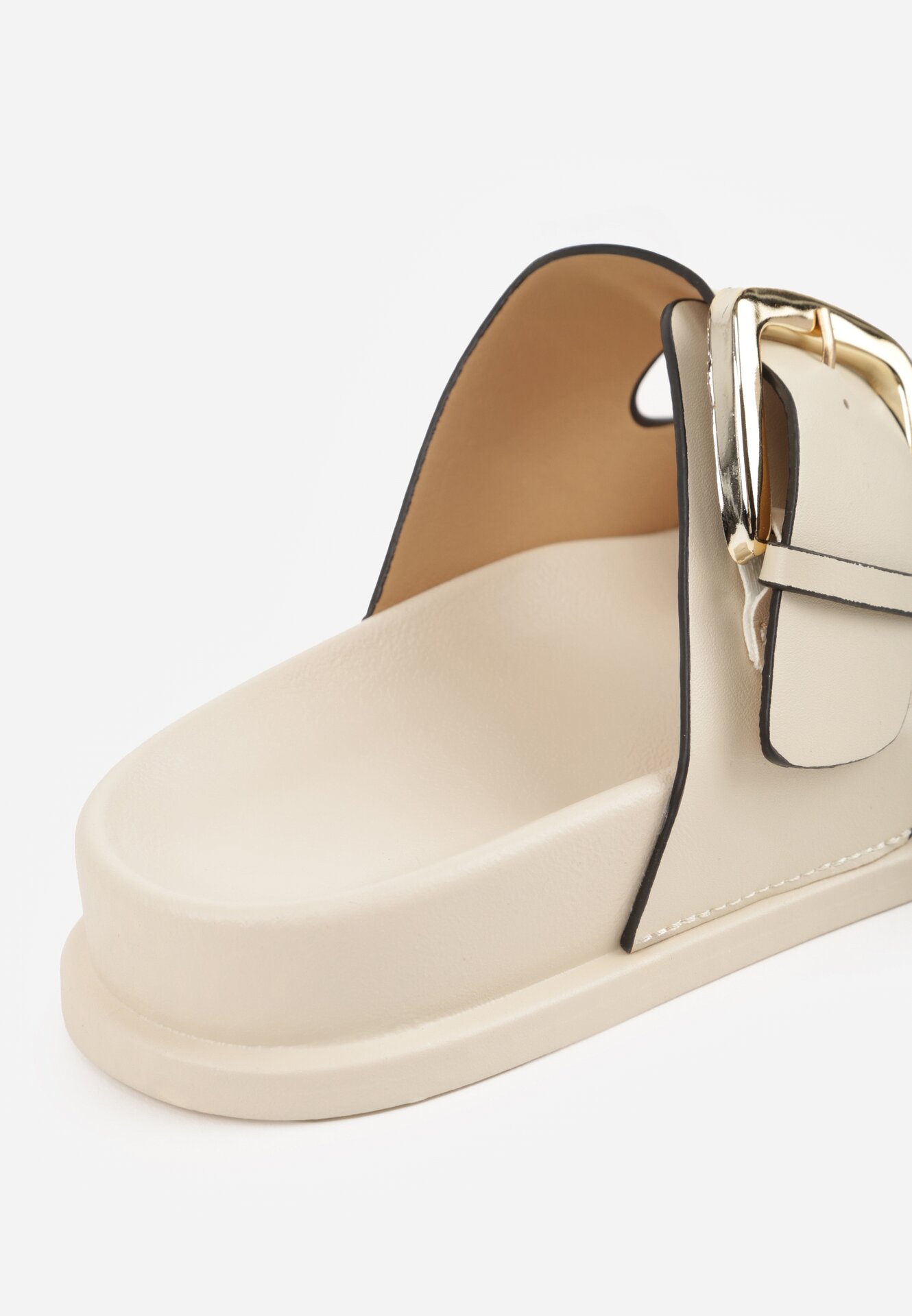 Beżowe Klapki Ozdobione Dwoma Paskami i Klamrami Jilryna