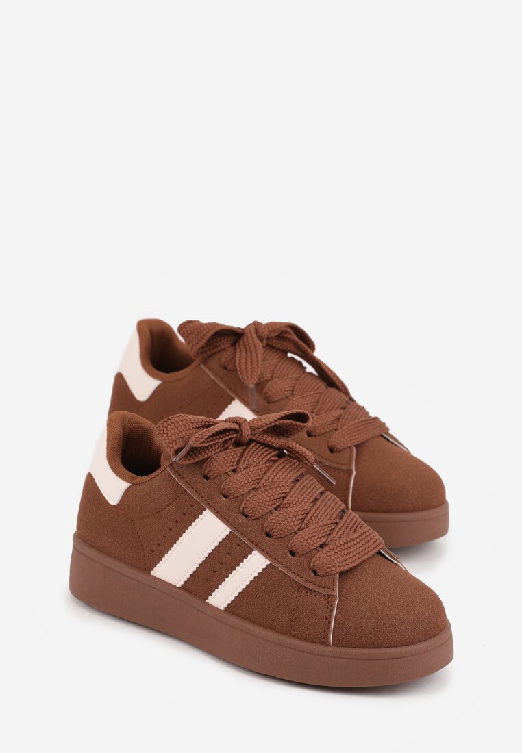 Brązowo-Białe Sneakersy z Ozdobnymi Naszywkami z Boku Galdexis