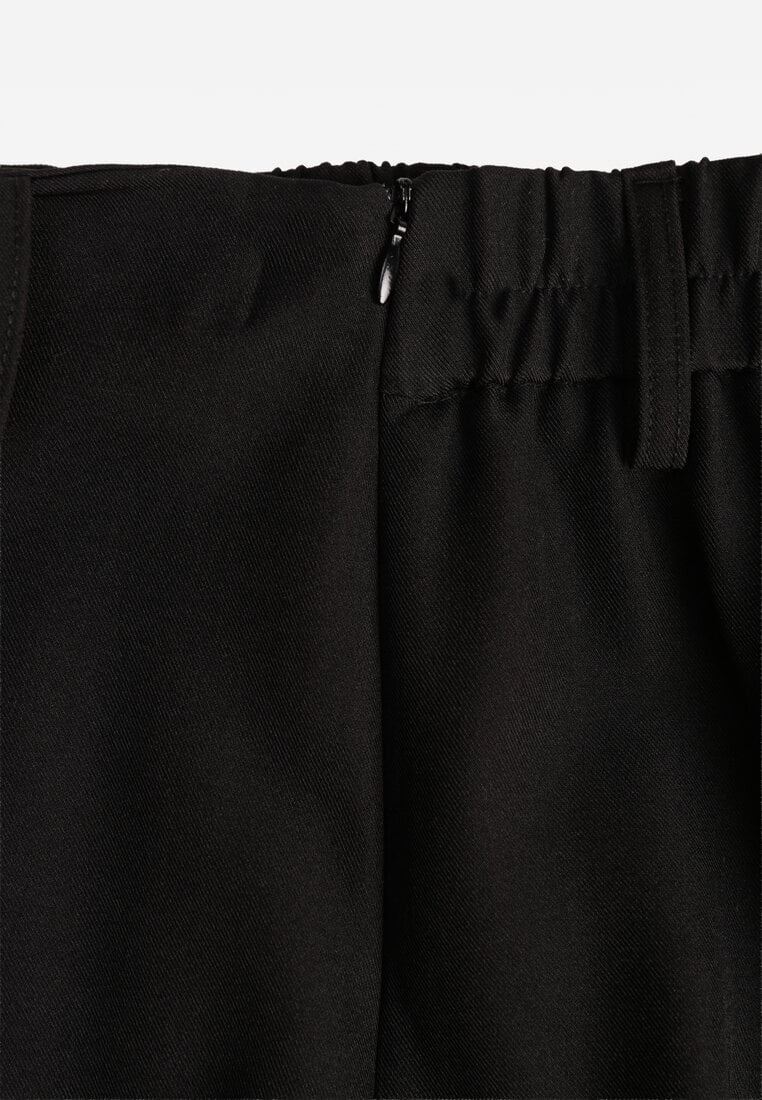 Czarne Spódnico-Szorty Ozdobione Łańcuszkiem i Sercami Rhenara