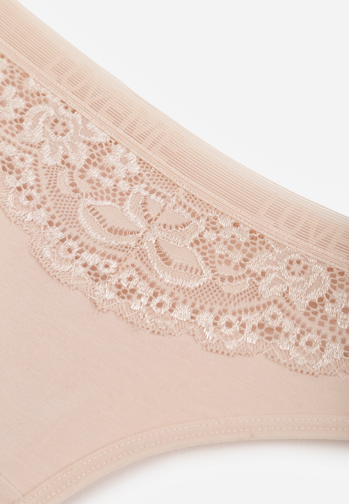 Beżowe Majtki Stringi z Bawełną Ozdobione Koronką Thelanthe