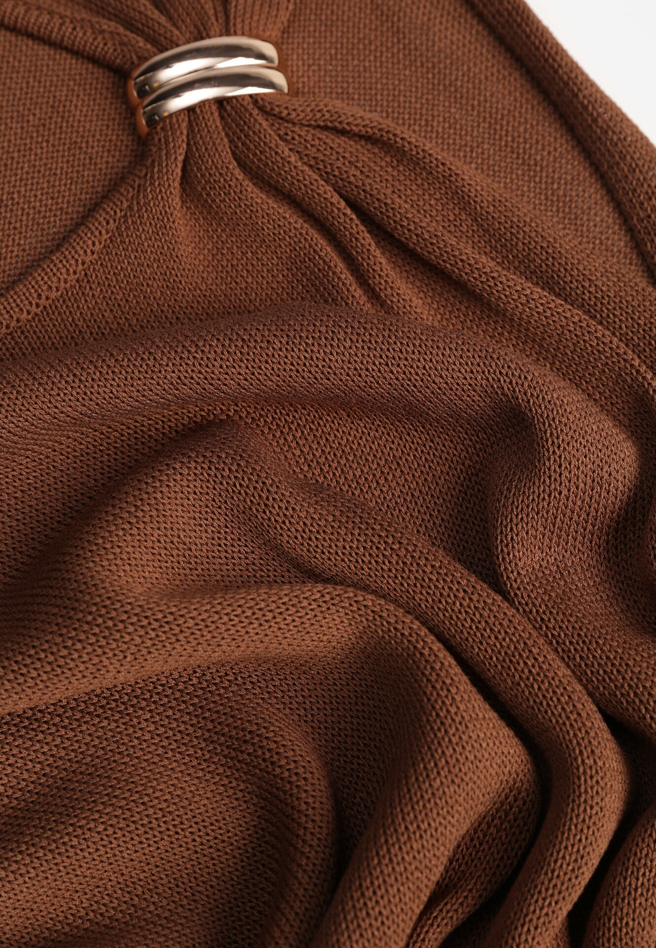 Brązowa Dzianinowa Bluzka z Wiskozy Bez Rękawów z Biżuteryjną Aplikacją Orinera