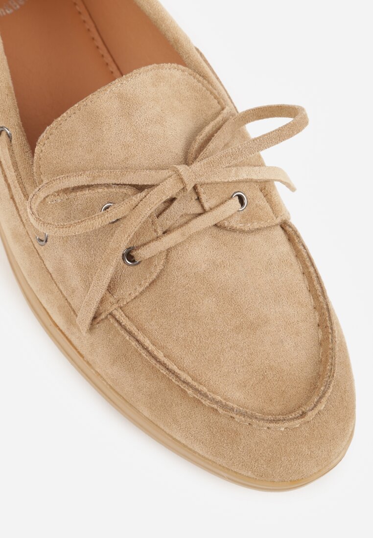 Ciemnobeżowe Mokasyny Ozdobione Wiązaniem Fyrelerris