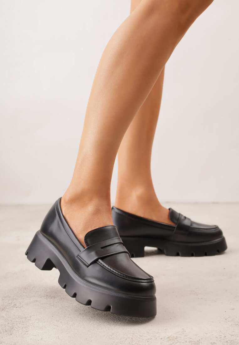 Czarne Mokasyny na Grubej Tłoczonej Podeszwie Dorikharei