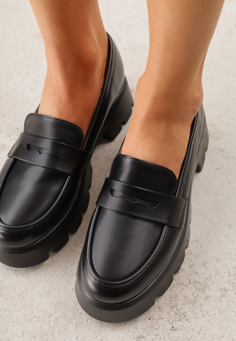 Czarne Mokasyny na Grubej Tłoczonej Podeszwie Dorikharei